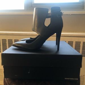 Kenneth Cole Bonnet Ankle Cuff Pump